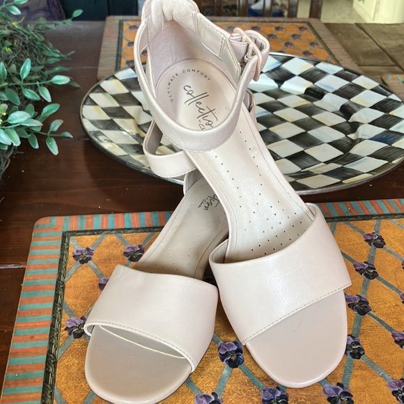 Clarks Ultimate Comfort Collection  nude size 39 fits like 8-1/2 leather - Picture 7 of 7